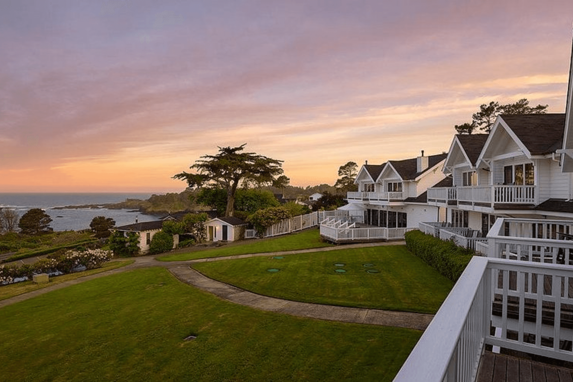 A Magical Escape to Mendocino 