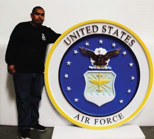 United States Air Force Emblem Plaque – An oversized carved and painted seal featuring a gold rope border and the Great Seal of the United States, used for high-visibility military display.