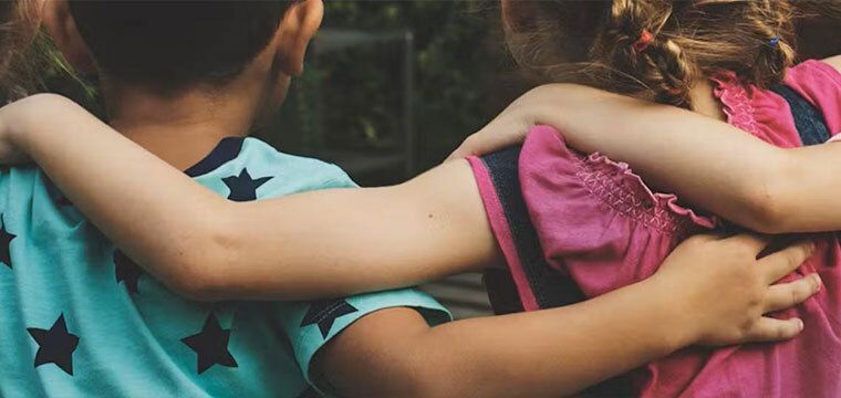 Kids with their arms around eachother
