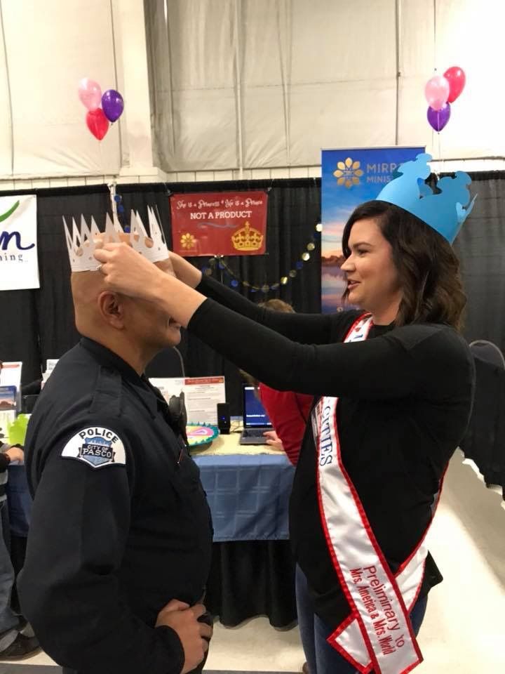 Crowning a Pasco PD Officer with Not a Product at the Tr-CIties Fmaily Expo