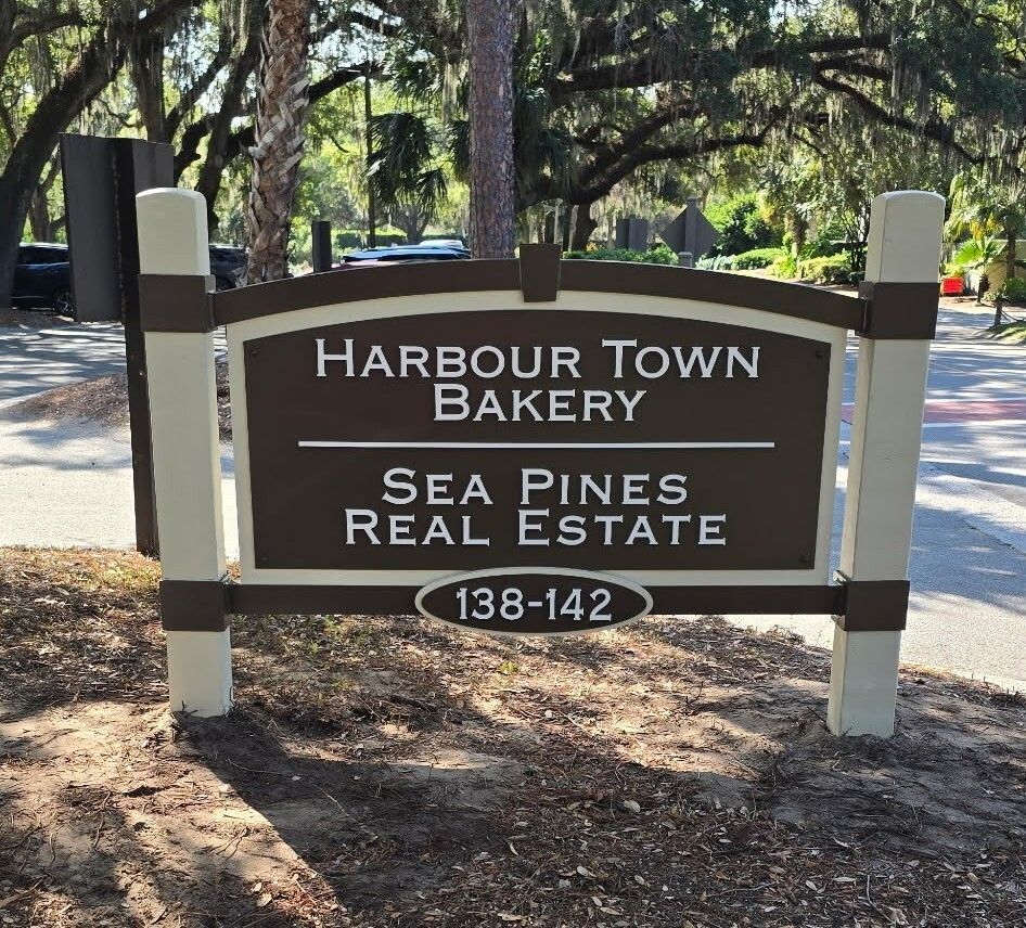 Harbour Town Bakery / Sea Pines Real Estate Monument