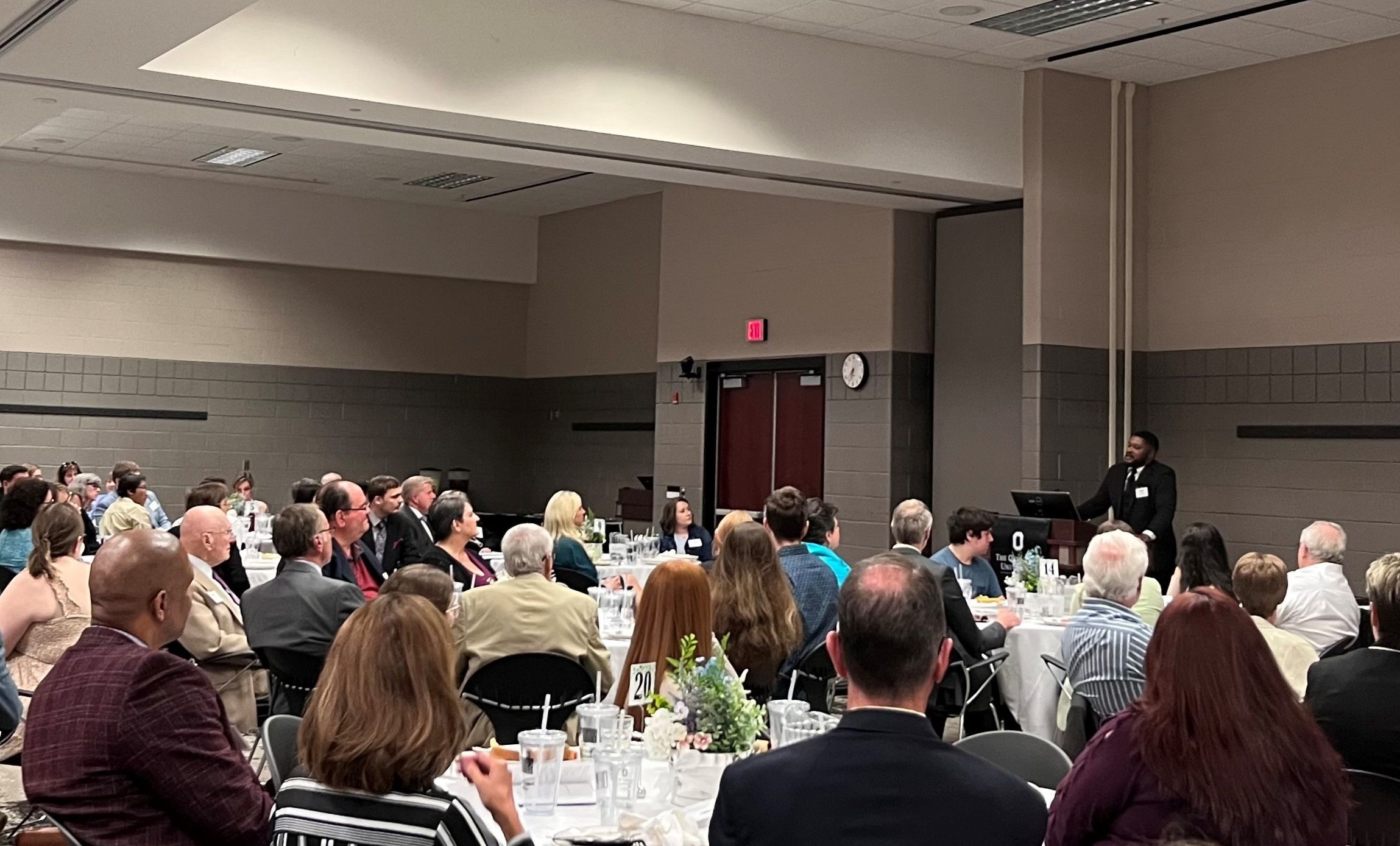 Abner King, COTC student and recipient of the John and Mary Alford Scholarship addresses the audience of fellow students, Newark campus faculty & staff, and scholarship donors seated at dinner tables.