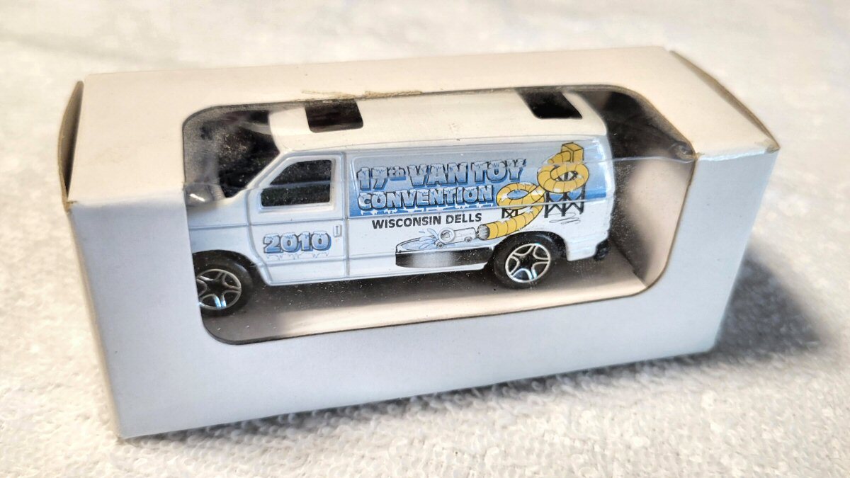 17th Van Toy Convention Van - 1:64 scale