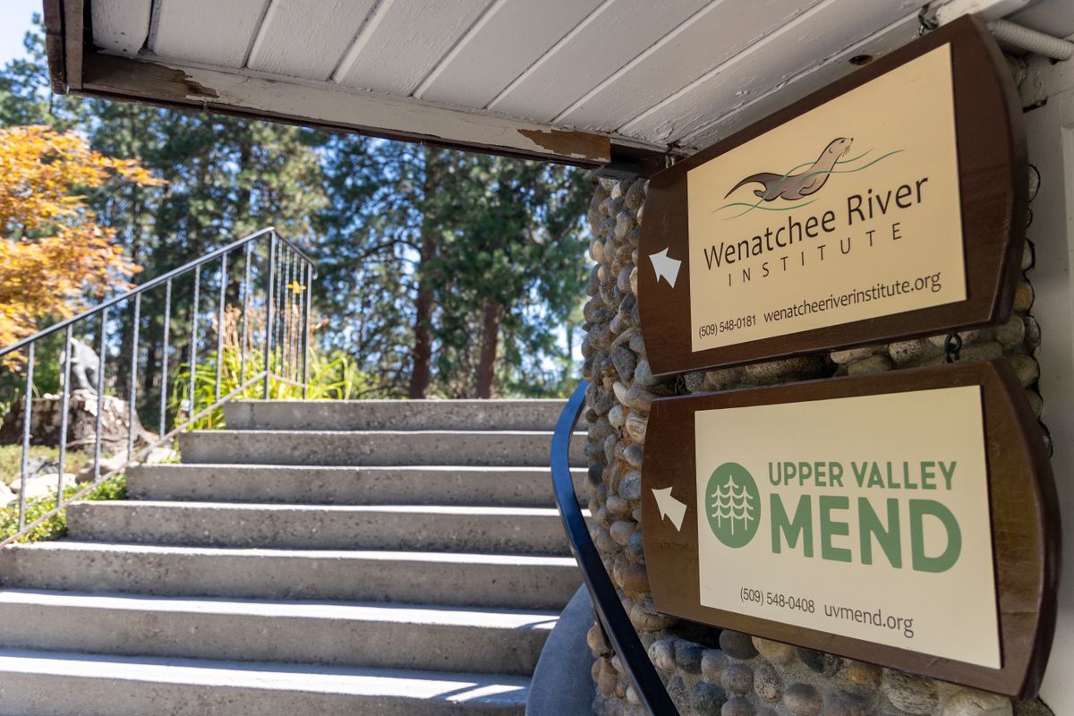Two signs indicating the entry way for Wenatchee River Institute and Upper Valley MEND.