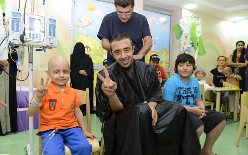 Foreign Minister makes gesture for visit to Oncology Department at Tawam Hospital in Al Ain