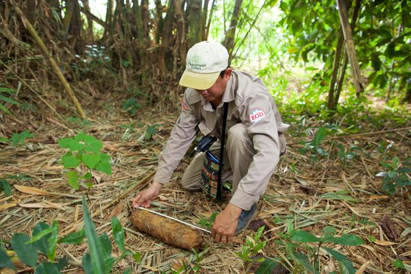 Explosive Ordnance Disposal : Humanitarian Mine Action : What We Do ...