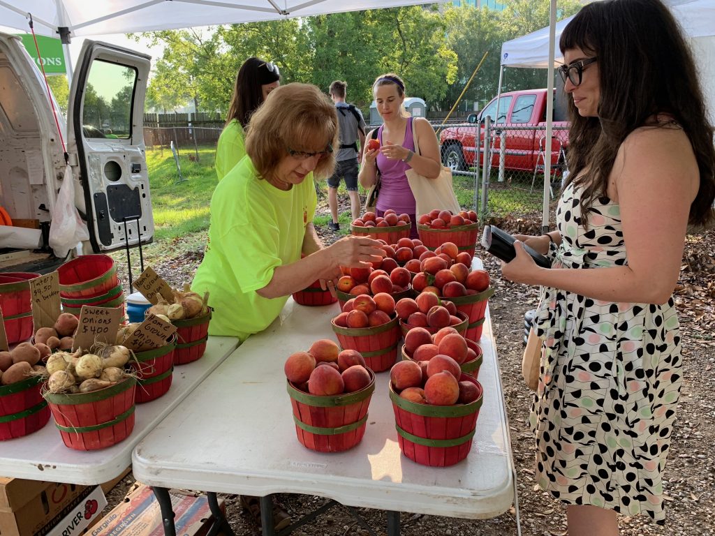 Benefits to Buying Food from Your Local Farmers Market