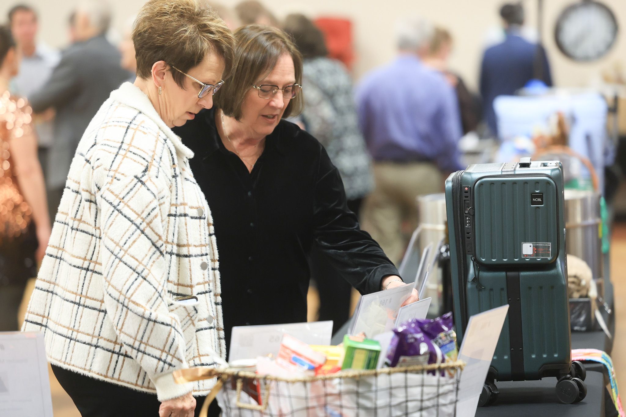 What's the average return on an auction donation?