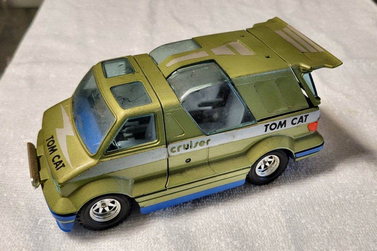 Burago Tom Cat Crusier Diecast Model - 1:25 scale. Good condition.