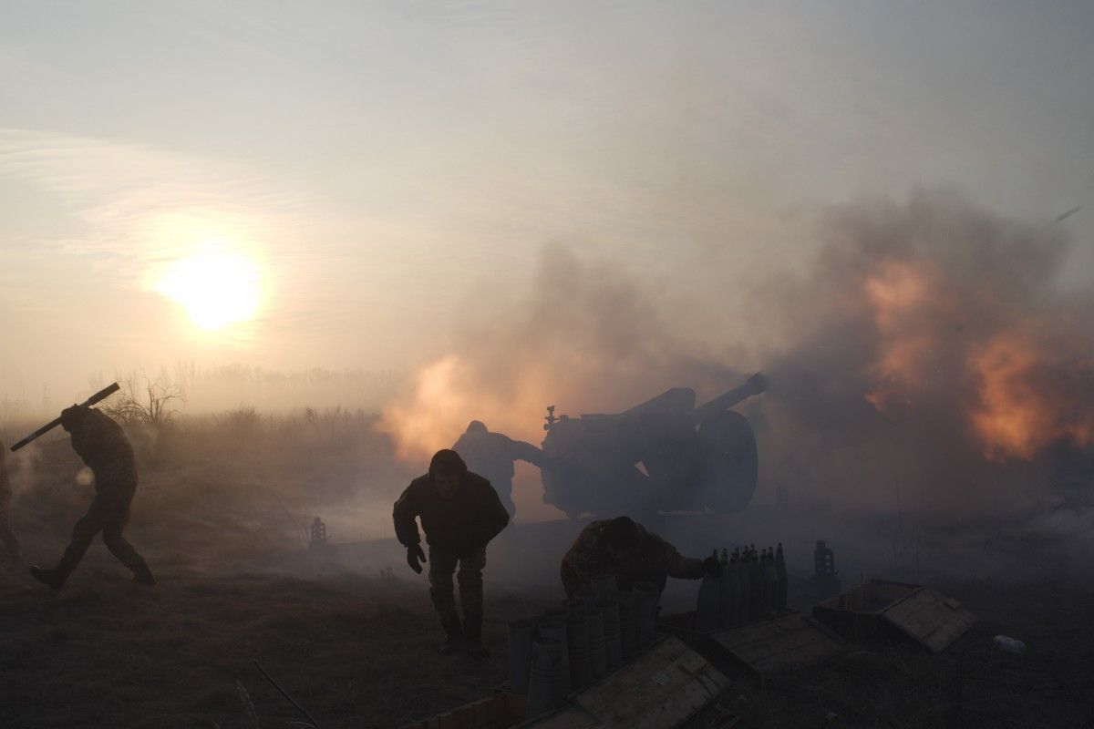 Russia's occupation forces launch six attacks on Ukraine army in past day, use banned arms