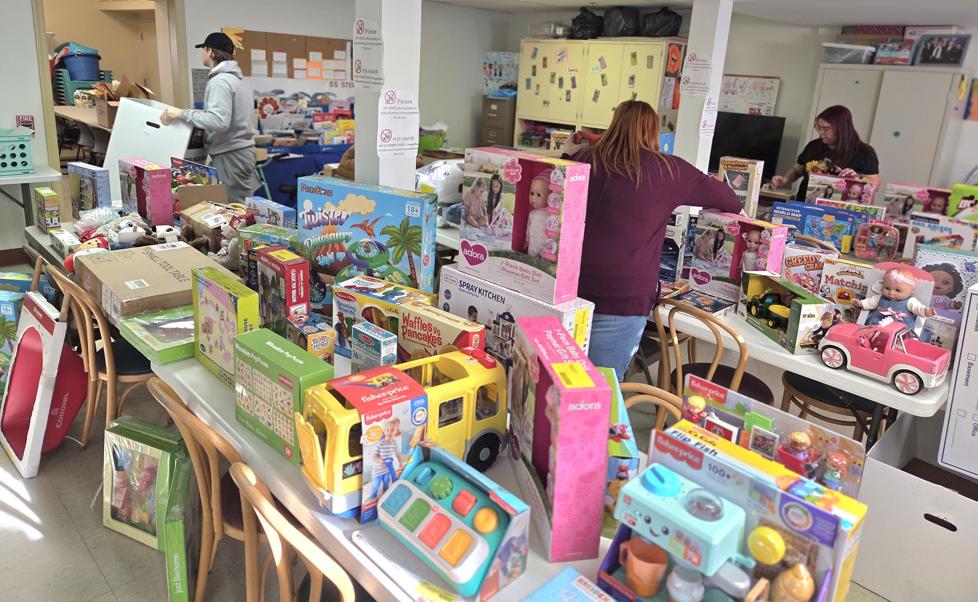 Moon Township Police holiday donations event at Mooncrest December 2025