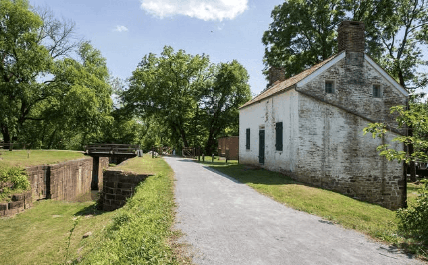 C+O_Classic lock+tender house