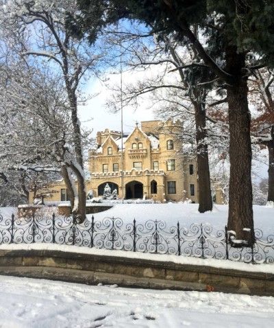 Joslyn Castle & Gardens Hour