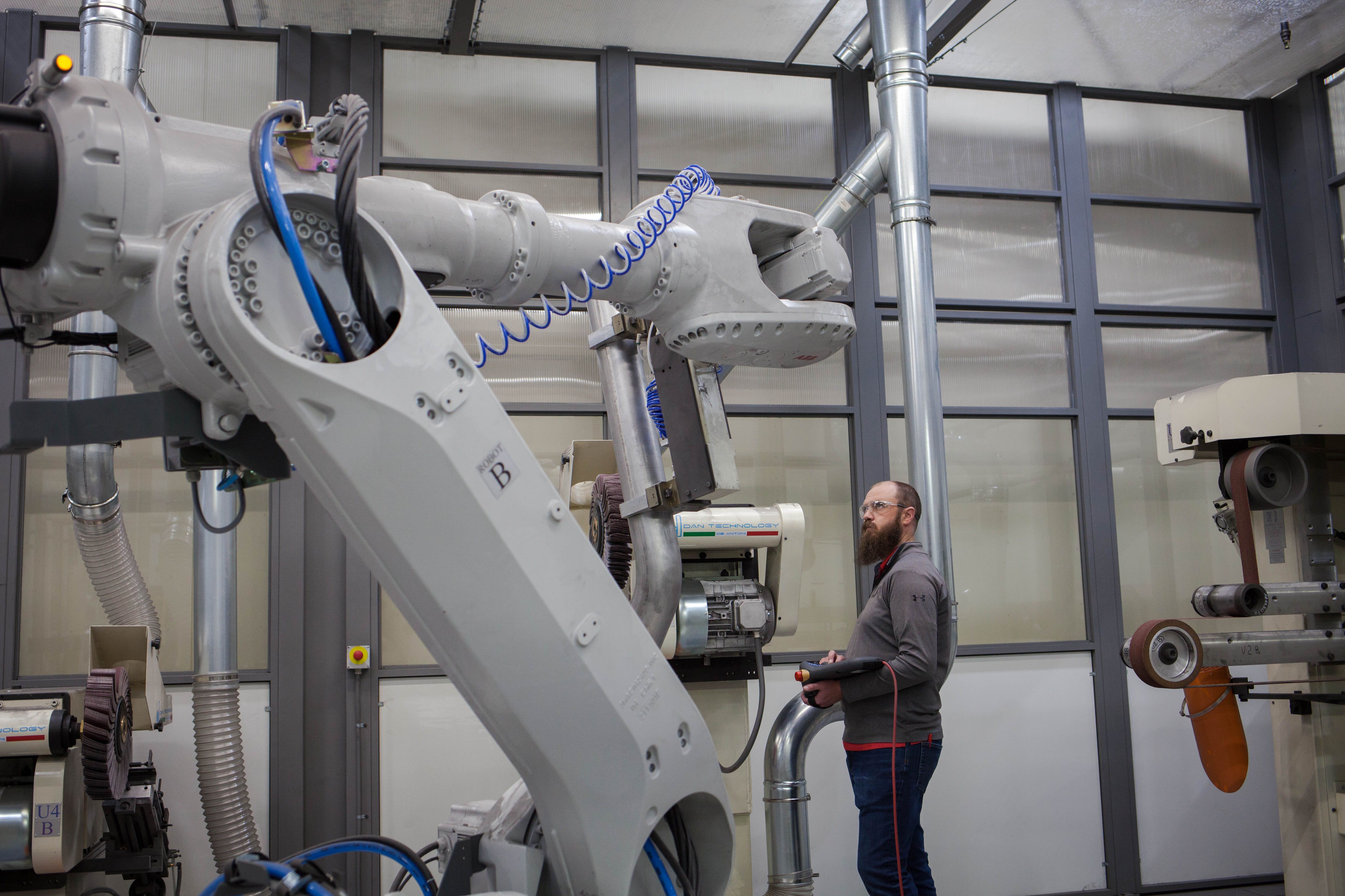 How an Italian-made Robotic Polishing Cell is Progressing Polishing Proficiency