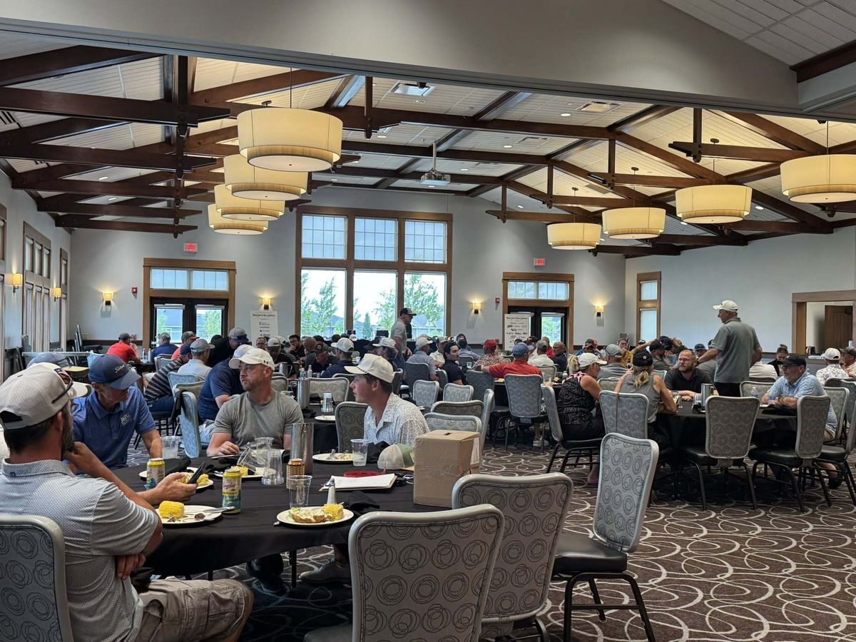 NDEPA members in ballroom for dinner