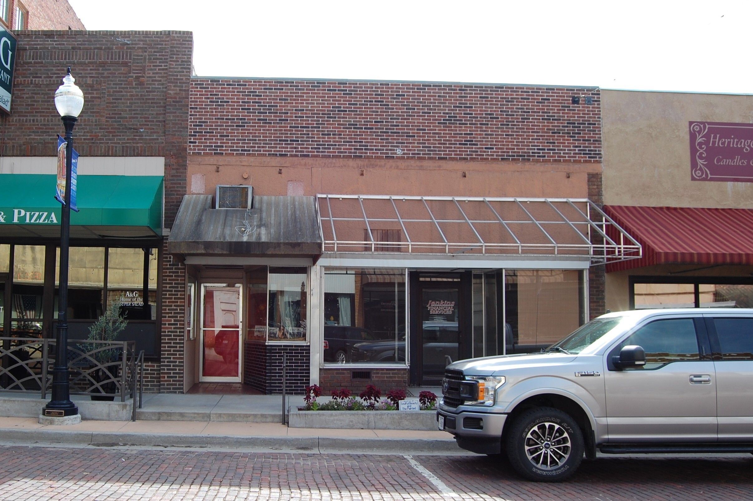 Falls City, 1616 Stone Street