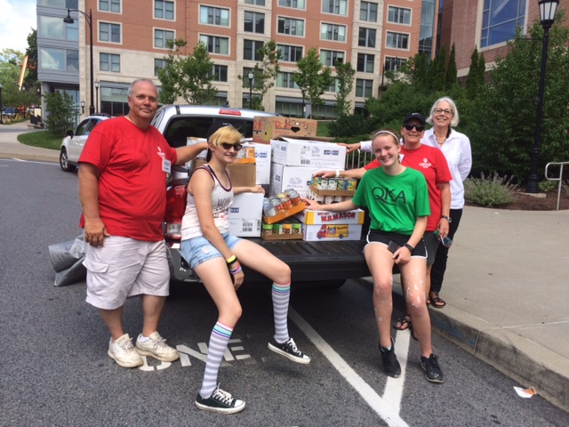 Group Mission Trips volunteers donate to Bread Basket