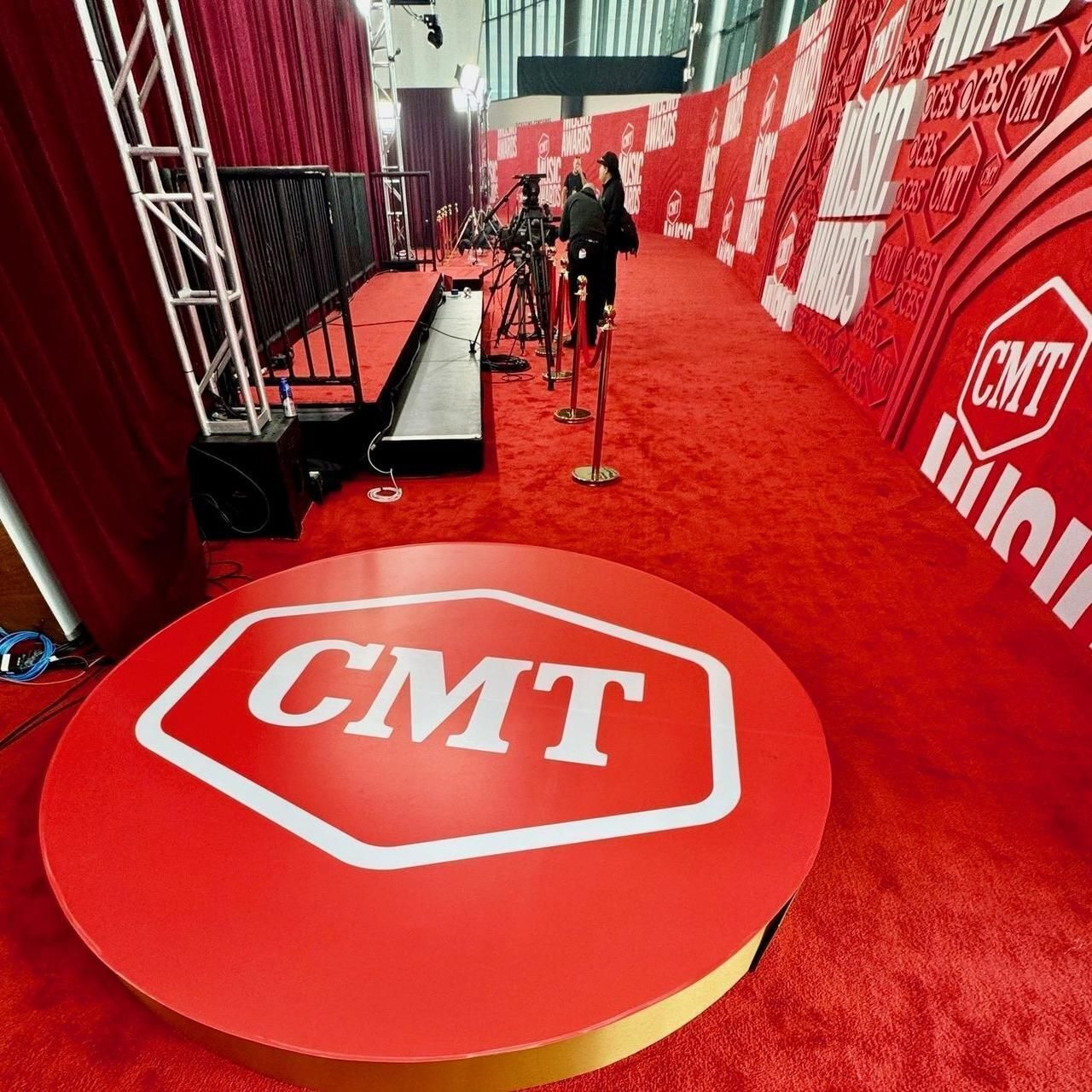 Stage floor wrap