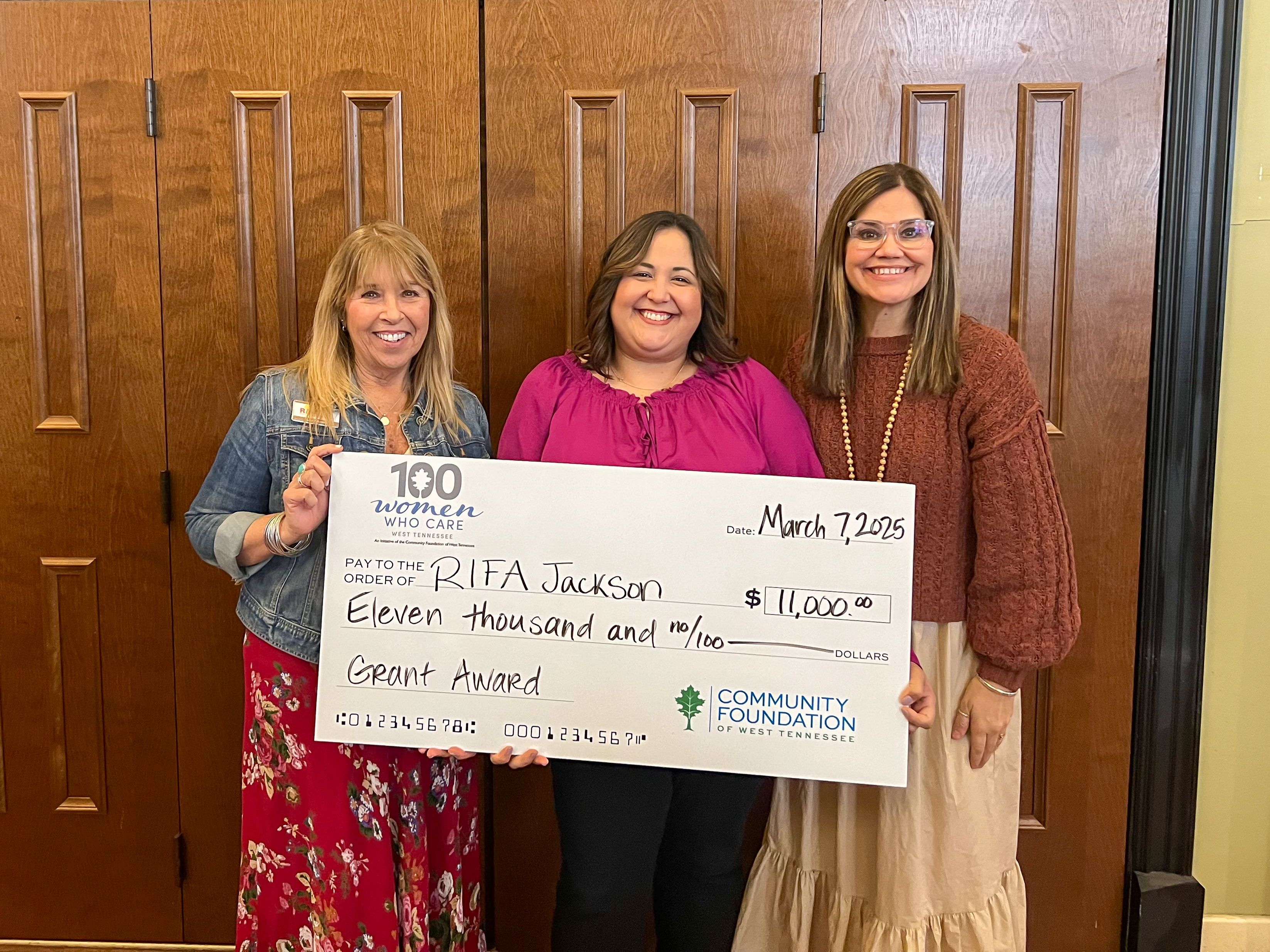 People holding a sign that says "Fighting Hunger Together"