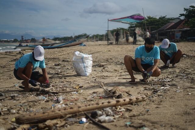 Volunteers cleaning beach