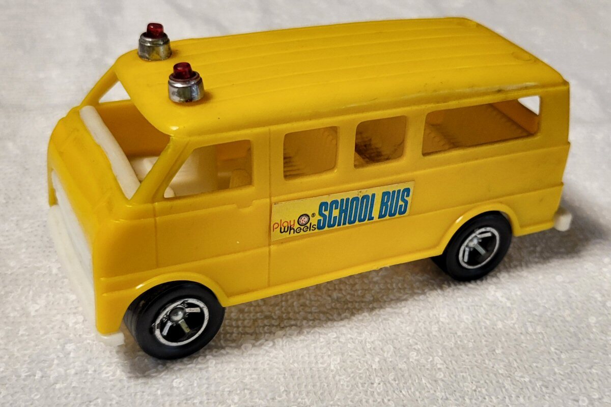Play Wheels POKS Plastic School Bus
