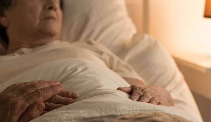 6 Hygiene Tips for Bed Bound Seniors