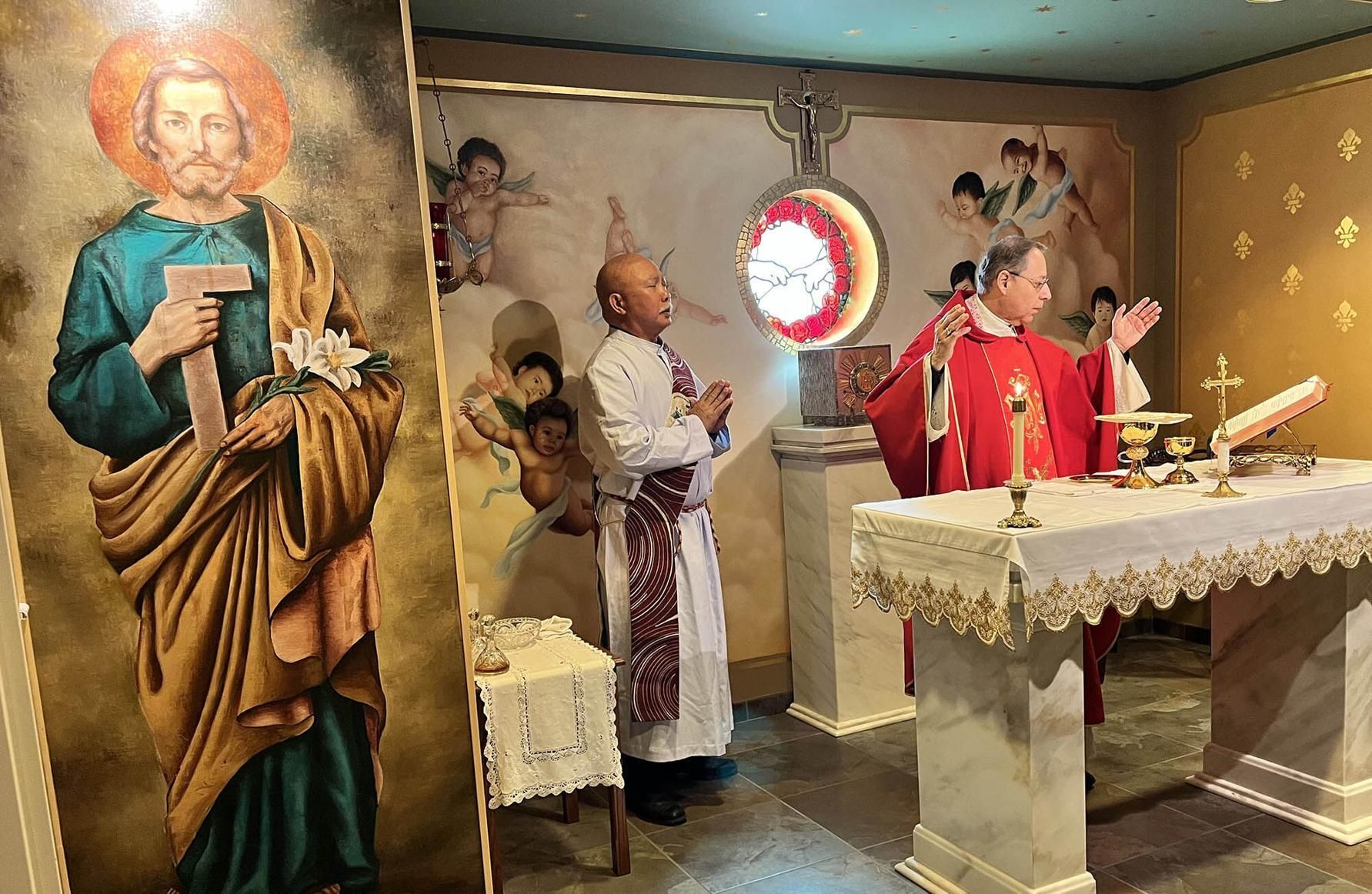 Father Duván Bermúdez celebrates Mass, assisted by Deacon Jojo Guardiario, at Birthline/Lifeline’s Miracle House