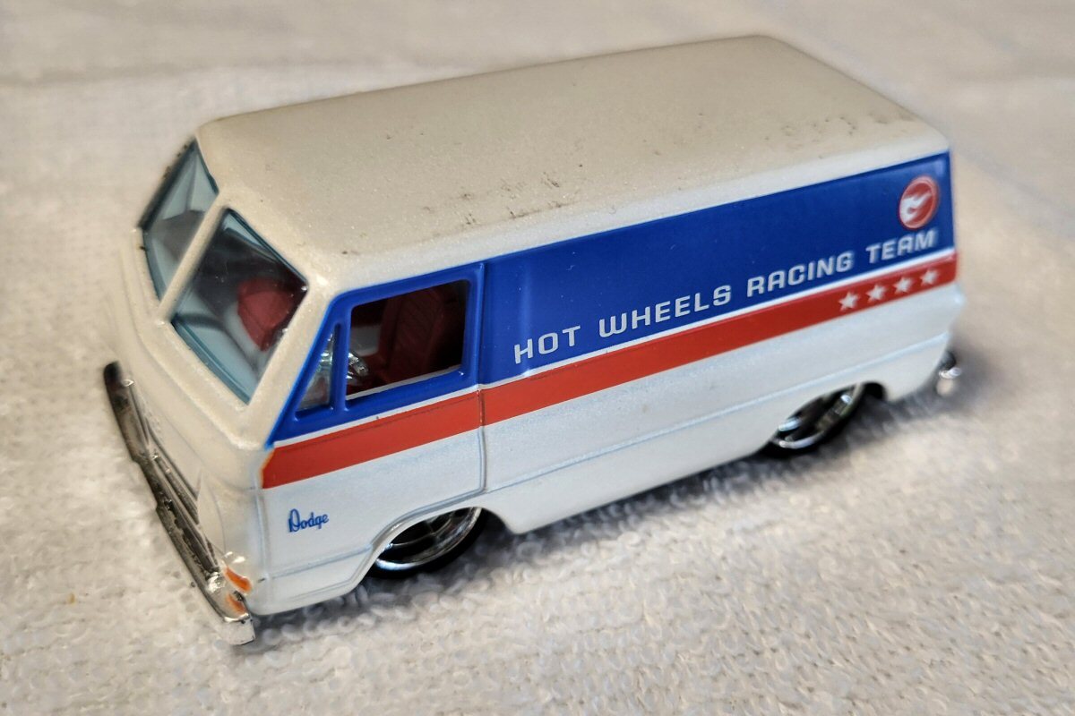 A100 Dodge Hot Wheels Racing Team Van -  1:43 scale