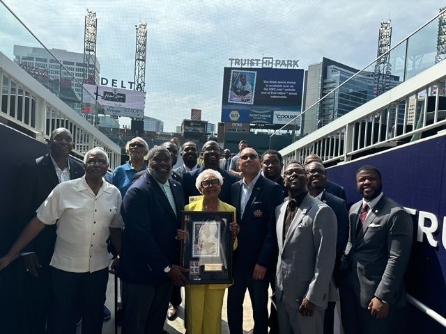 Braves Unveil Hank Aaron Stamp