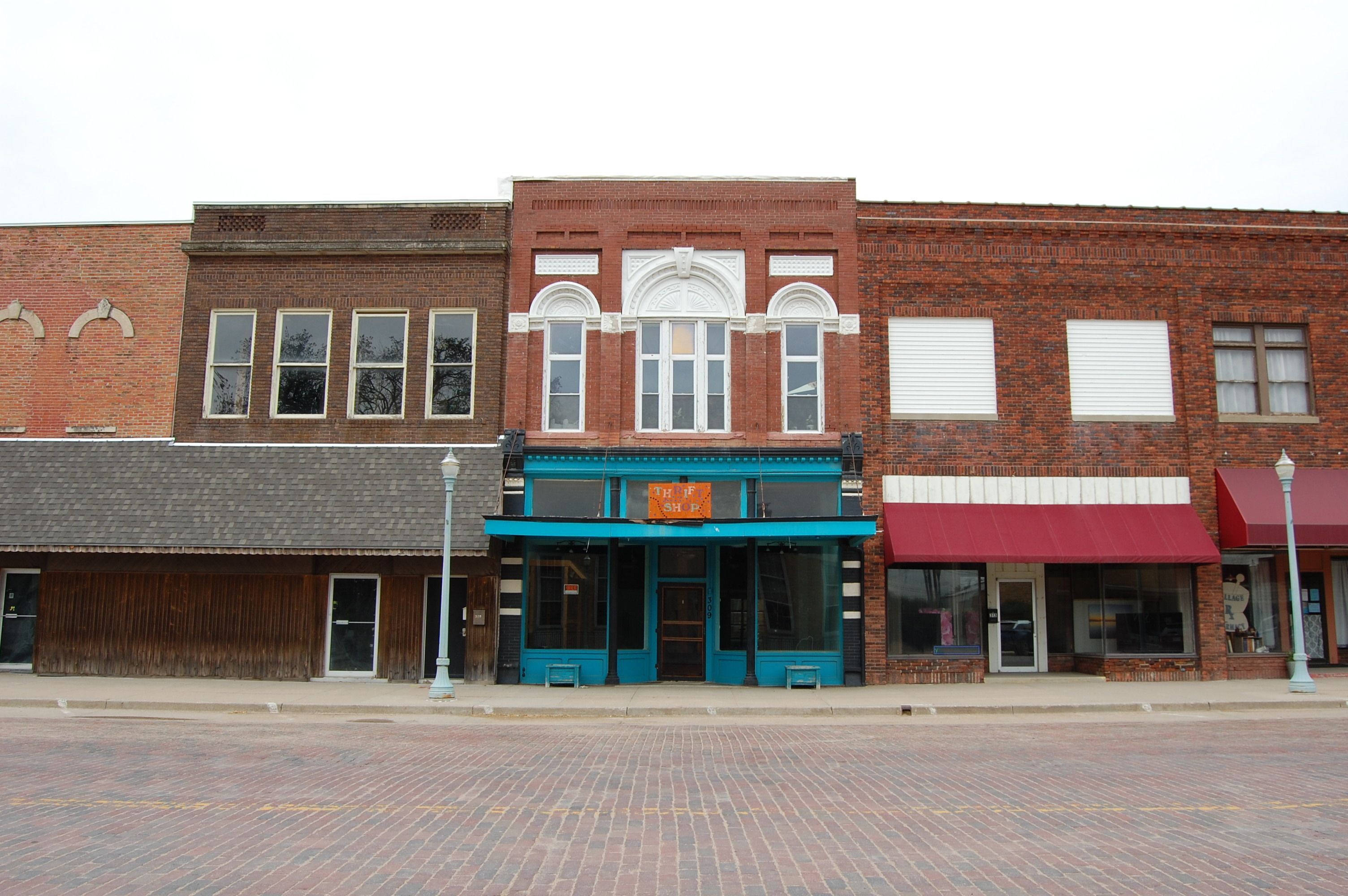 Red Cloud, 309 N Webster