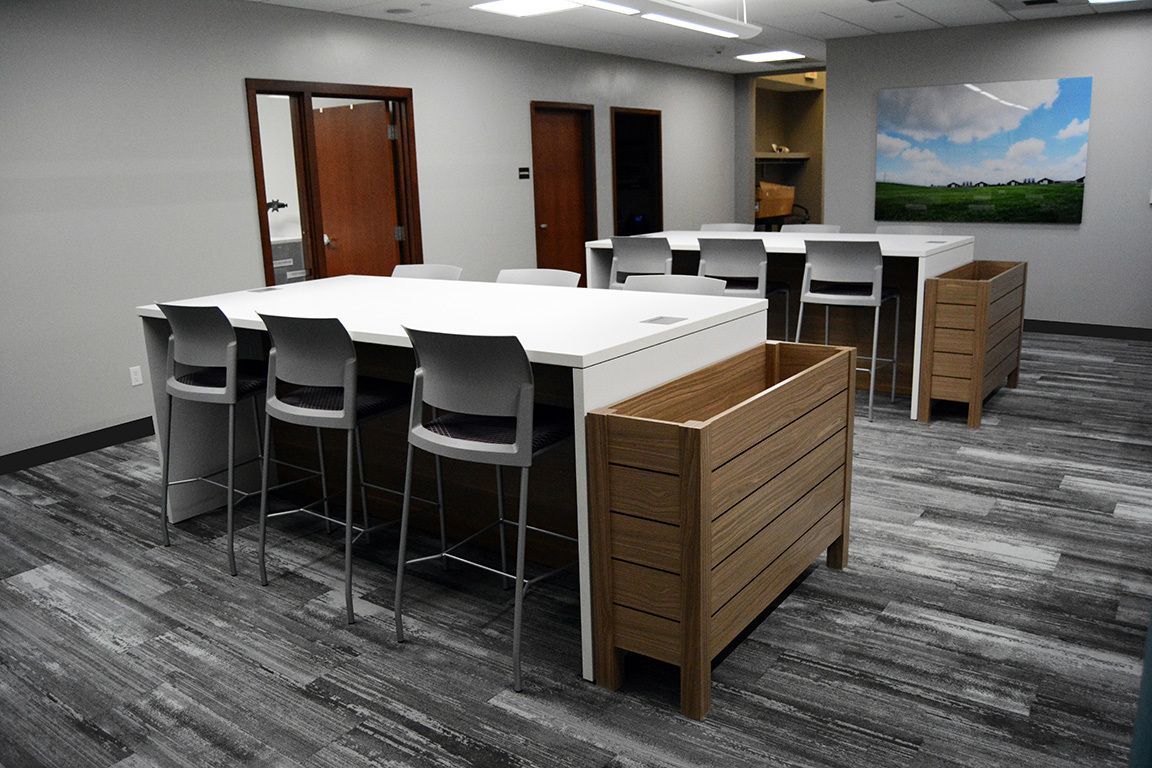 eakes office furniture