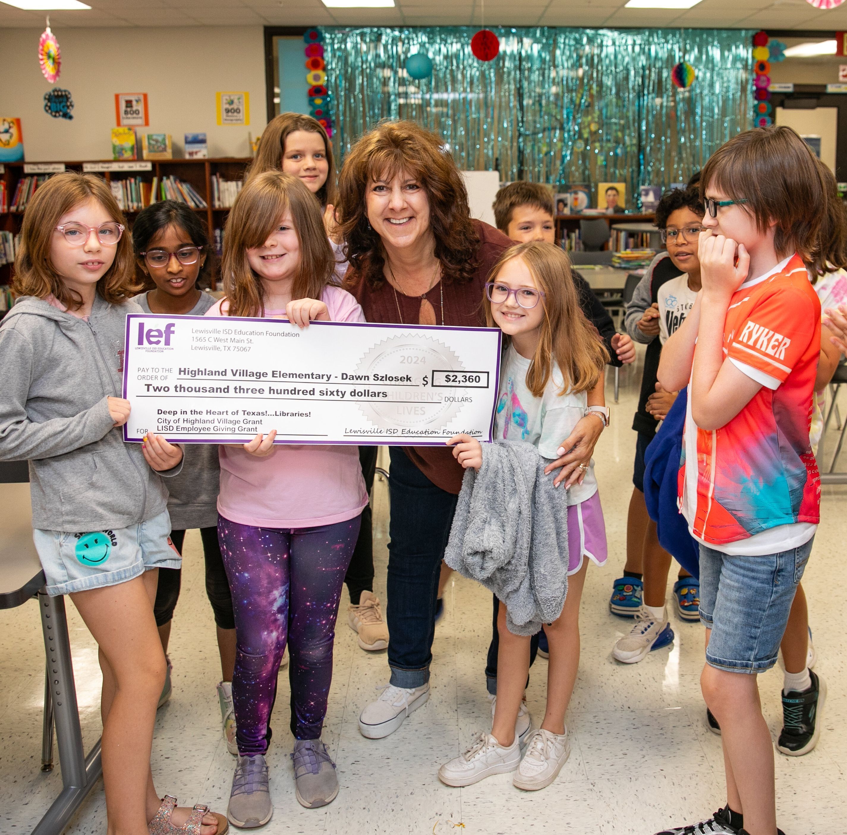 image-highland-village-elementary-teacher-receiving-grant