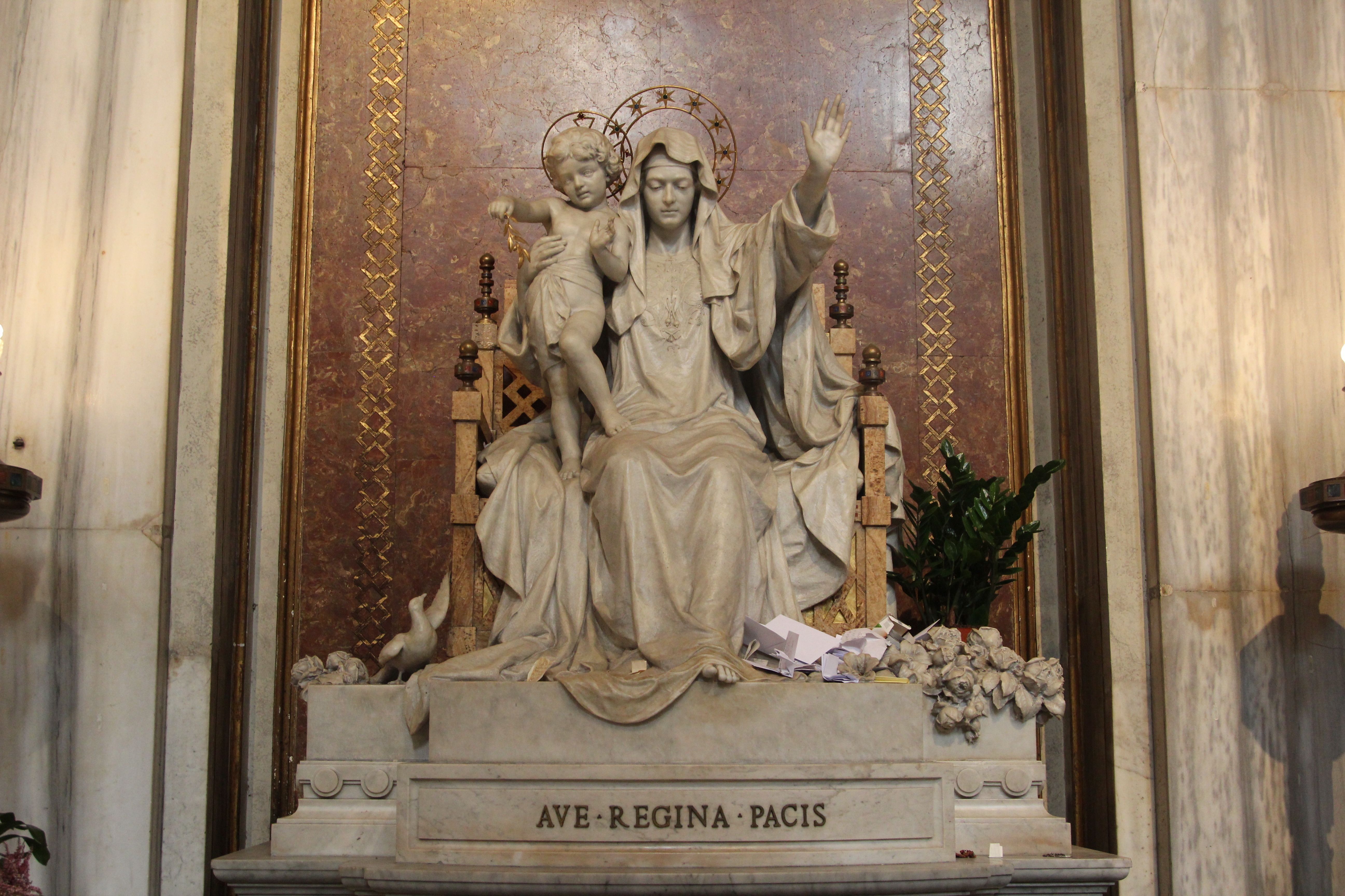 Ave Regina Pacis