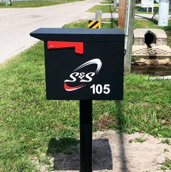 Vinyl Lettering applied to Mailbox