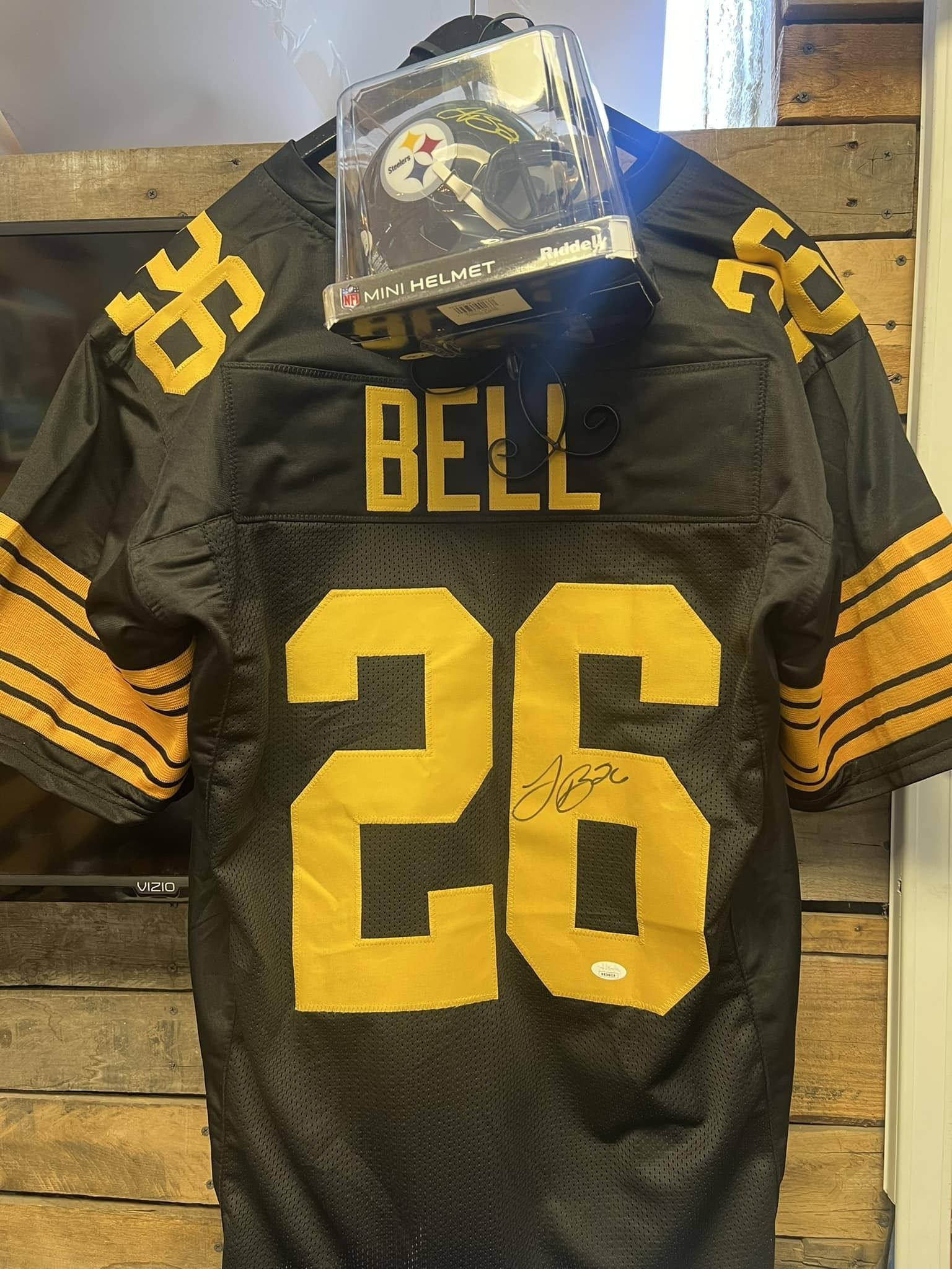 Purchase your ticket to win a signed Le'Veon Bell jersey