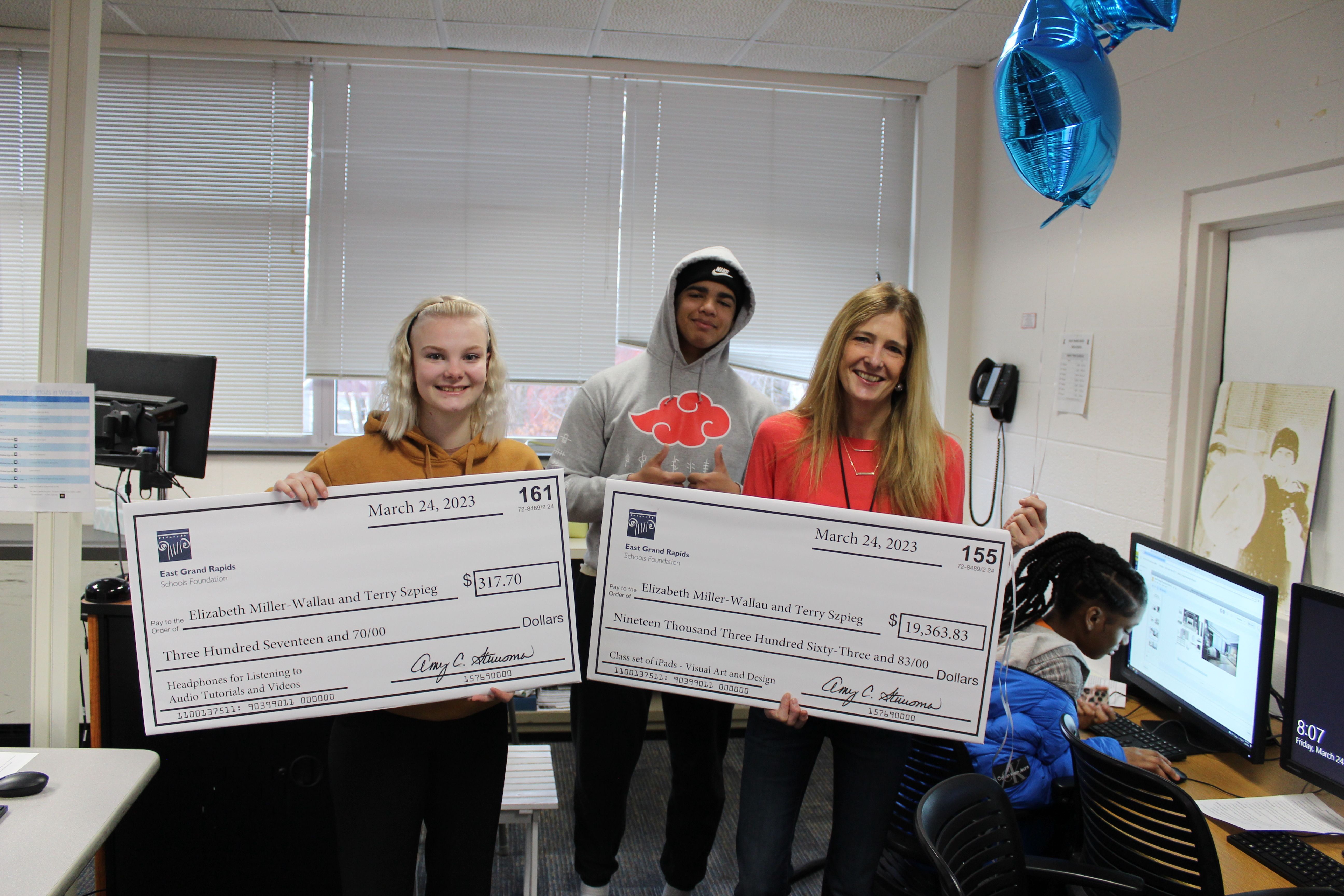 photo of students and teachers with big check