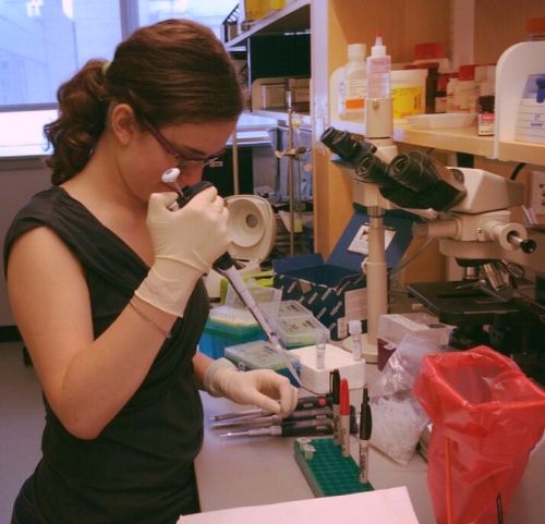 Jessica Chaikof working in the lab