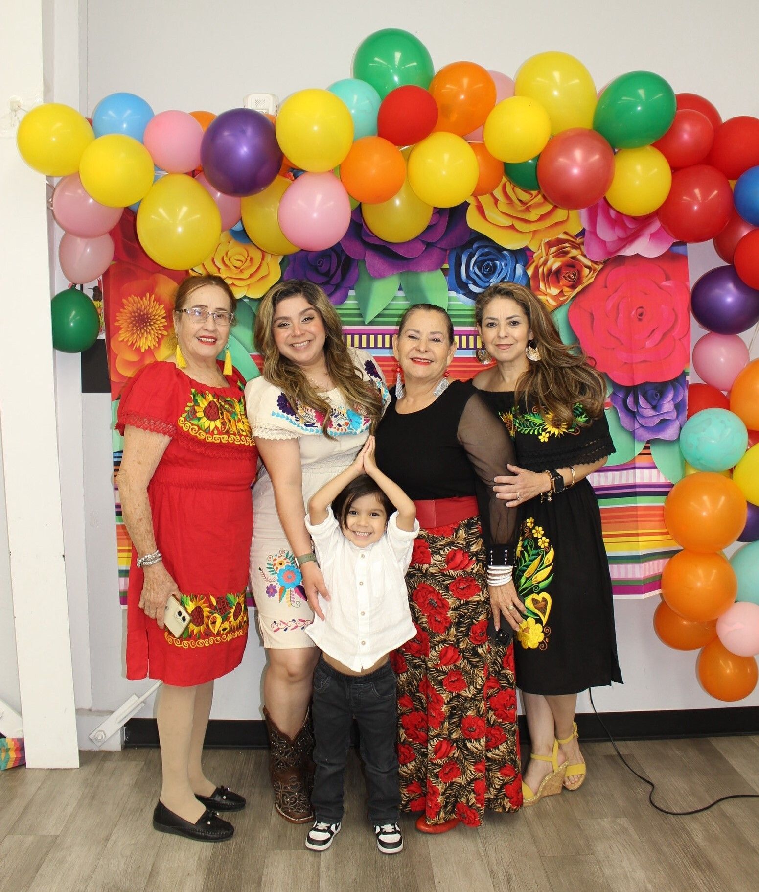 Celebrating our Health Start moms at Día de las Madres event