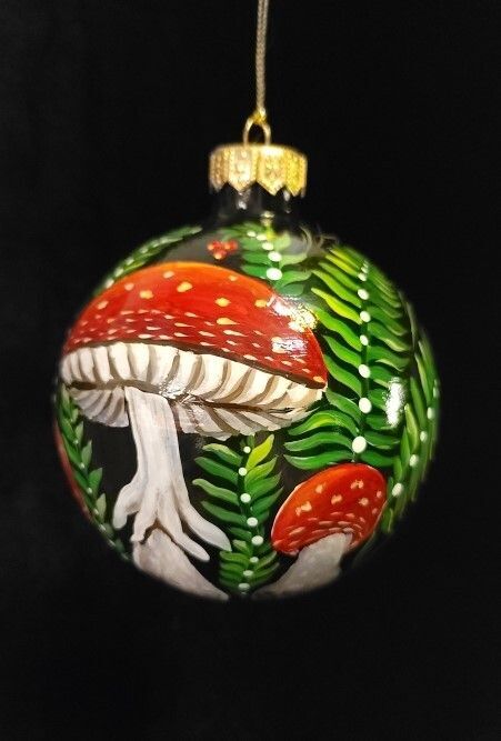 The Amanita and a Mouse Ornament - Mariia Taylor